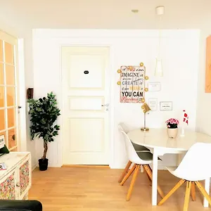  Apartment 300 Meter Walk To Lego House - 80m2 Two Bedroom With Garden - Unit B