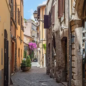 Essence Rome